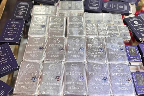 Giá bạc hôm nay 23/3/2026: Bạc trượt dài sau quyết định của FED