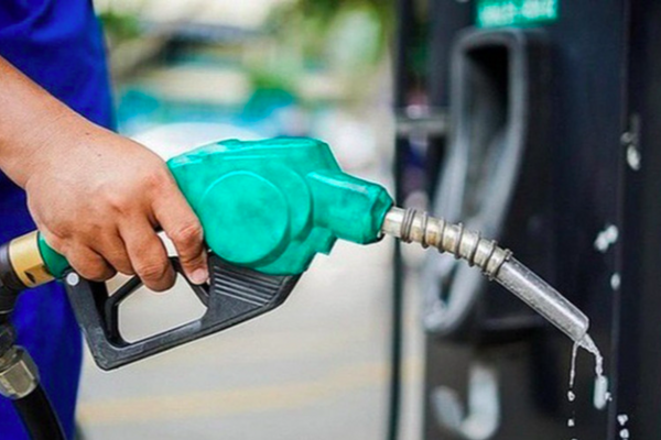 Bộ Công Thương thông tin về việc áp thuế bảo vệ môi trường với xăng dầu từ 24h ngày 26/3