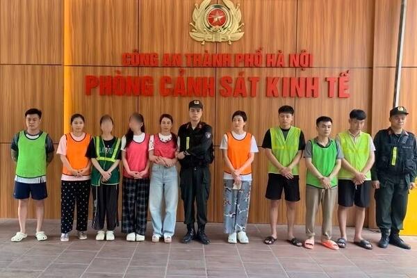 Khởi tố 9 đối tượng mua bán trái phép tài khoản ngân hàng