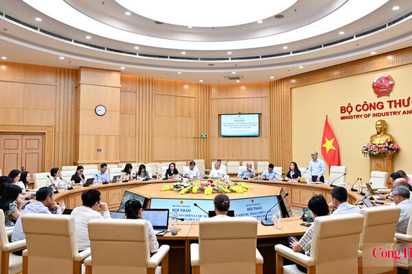 Chùm ảnh: Bộ Công Thương tổ chức hội thảo lấy ý kiến về Chiến lược xuất nhập khẩu hàng hóa đến năm 2030