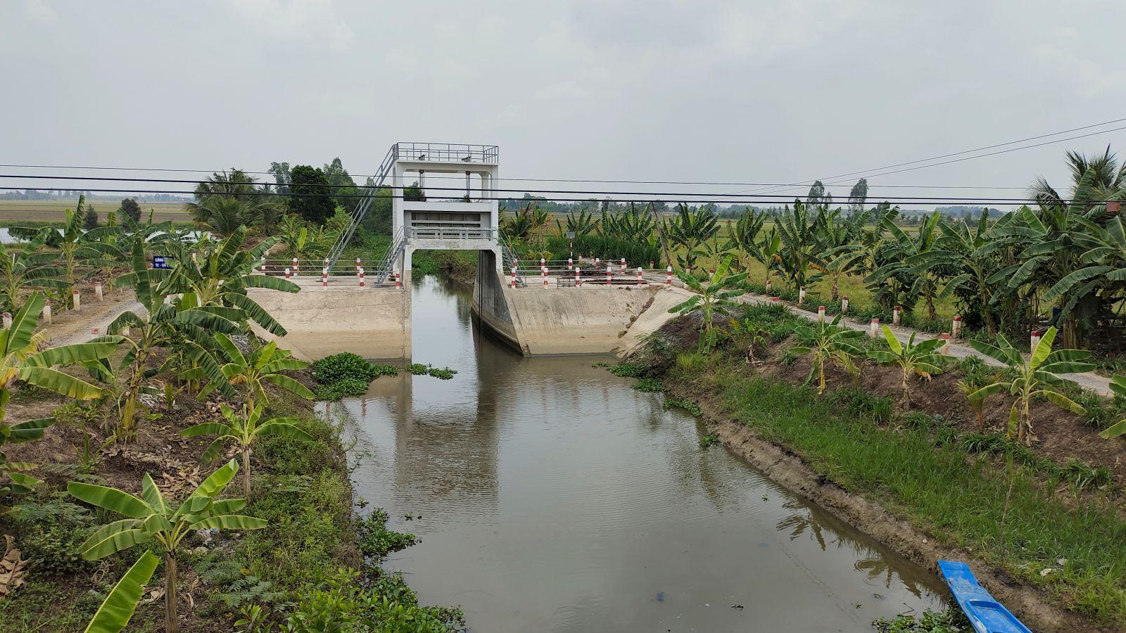 Công trình thủy lợi ngăn mặn, điều tiết nước tưới trên địa bàn xã Bình Thạnh, huyện Mộc Hóa