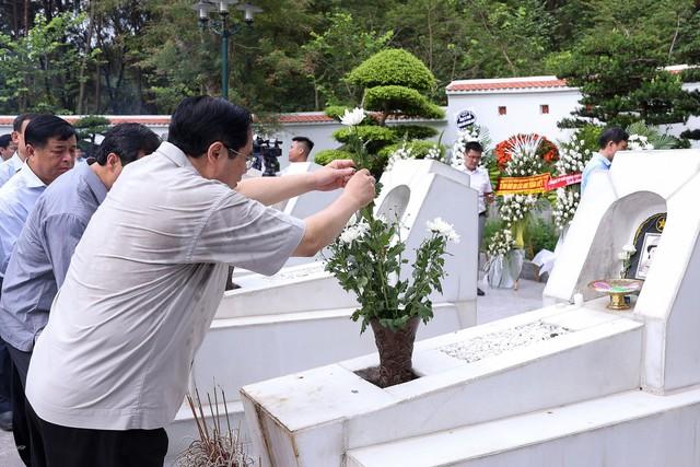 Thủ tướng Phạm Minh Chính dâng hương tại khu di tích Ngã ba Đồng Lộc - Ảnh 5.