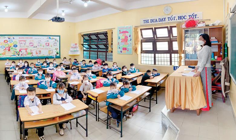 Học sinh lớp 1 trong ngày tựu trường năm học 2022-2023