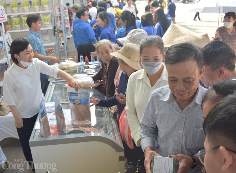 Đa dạng sản phẩm OCOP tham gia hội chợ lễ hội chùa Keo Thái Bình 2023