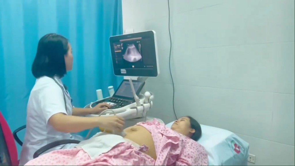 Phẫu thuật thành công cho sản phụ vừa lấy thai và cắt u nang buồng trứng kích thước lớn - Tin tức sự kiện - Cổng thông tin điện tử Sở y tế Hà Nội