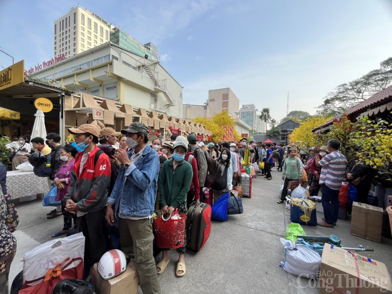 TP. Hồ Chí Minh: “Chuyến xe mùa Xuân” đưa hơn 2.000 sinh viên, người lao động về quê đón Tết