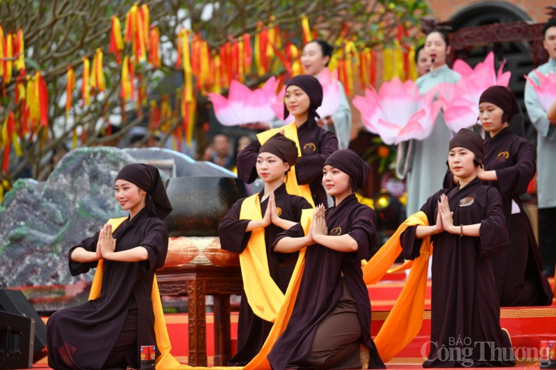 Ninh Bình khai hội chùa Bái Đính, không còn cảnh chen chúc, xô bồ