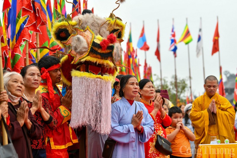 Ninh Bình khai hội chùa Bái Đính, không còn cảnh chen chúc, xô bồ