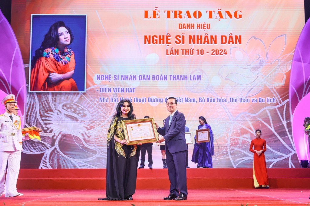 Chủ tịch nước trao danh hiệu NSND tới các nghệ sĩ