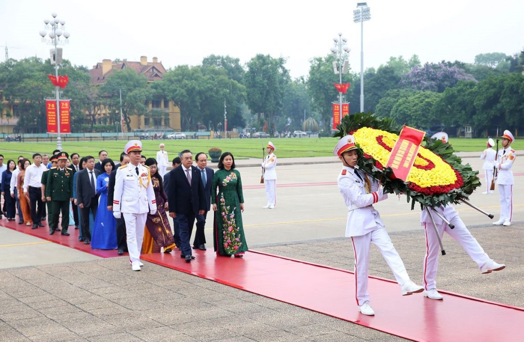 Tưởng nhớ công ơn Chủ tịch Hồ Chí Minh và Anh hùng liệt sỹ