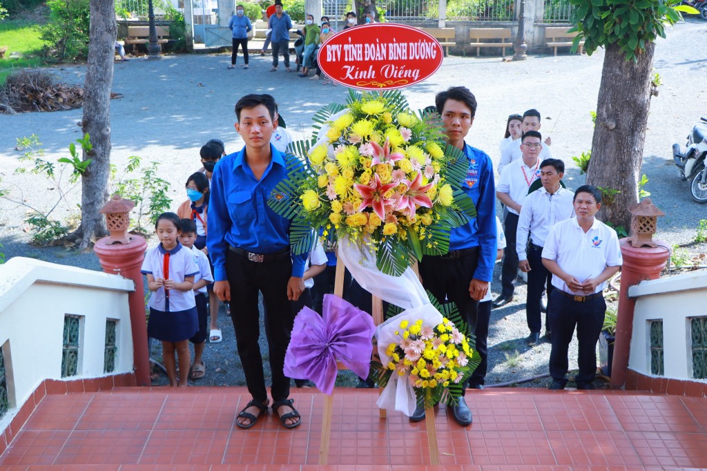 Thanh niên Bình Dương thể hiện đạo lý “uống nước nhớ nguồn”