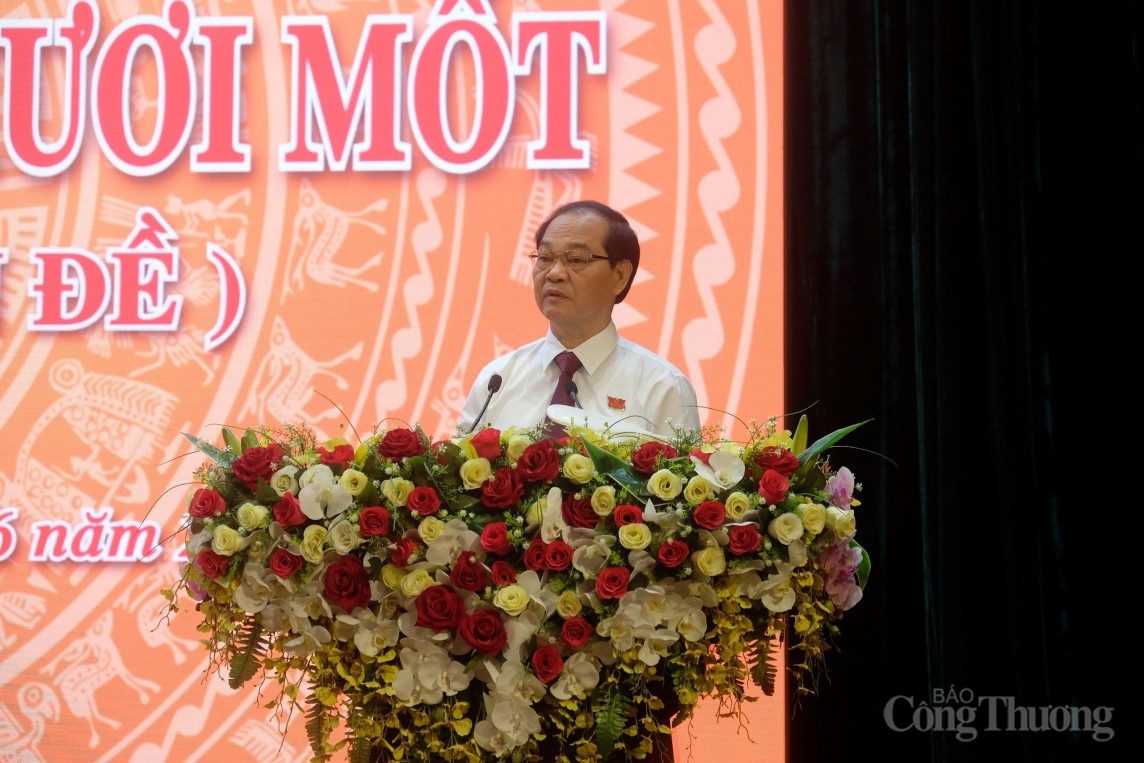 Ông Mai Ngọc Thuận, Phó Chủ tịch Hội đồng Nhân dân tỉnh Bà Rịa – Vũng Tàu phát biểu tại Kỳ họp - (Ảnh: Nguyễn Ngọc)