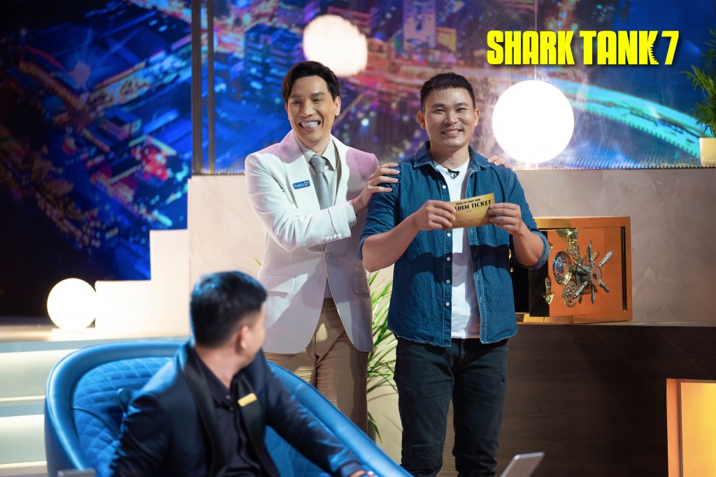 Shark Minh Beta trao Vé vàng tới startup Bệnh viện đồ da