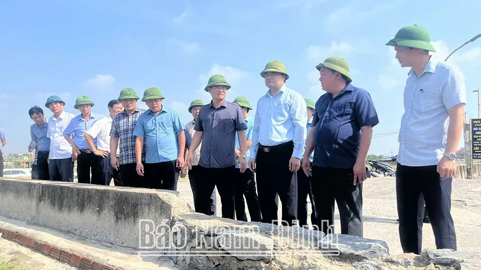 UBND tỉnh kiểm tra kè Hải Đông (Hải Hậu)