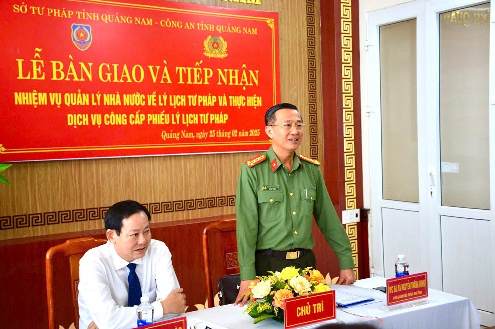 Đại tá Nguyễn Thành Long – Phó Giám đốc Công an tỉnh phát biểu tại buổi lễ (Ảnh: Công an Quảng Nam)