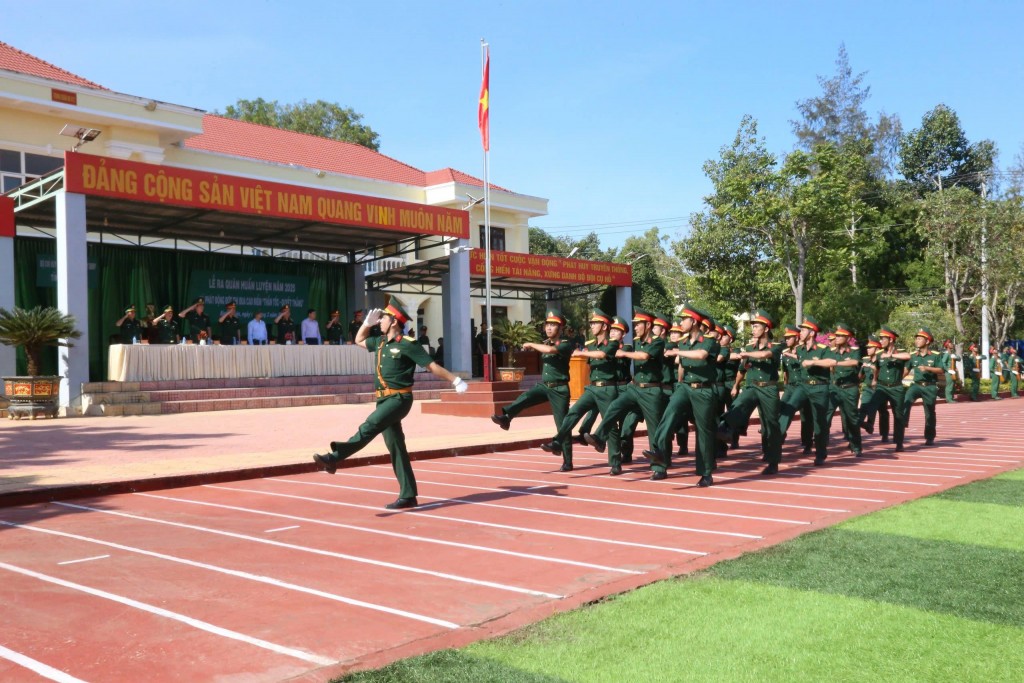 LLVT tỉnh Bình  Thuận  quyết tâm khắc phục khó khăn, nêu cao tinh thần đoàn kết, mẫu mực, kỷ cương, chủ động, sáng tạo, quyết tâm hoàn thành thắng lợi nhiệm vụ quân sự, quốc phòng.