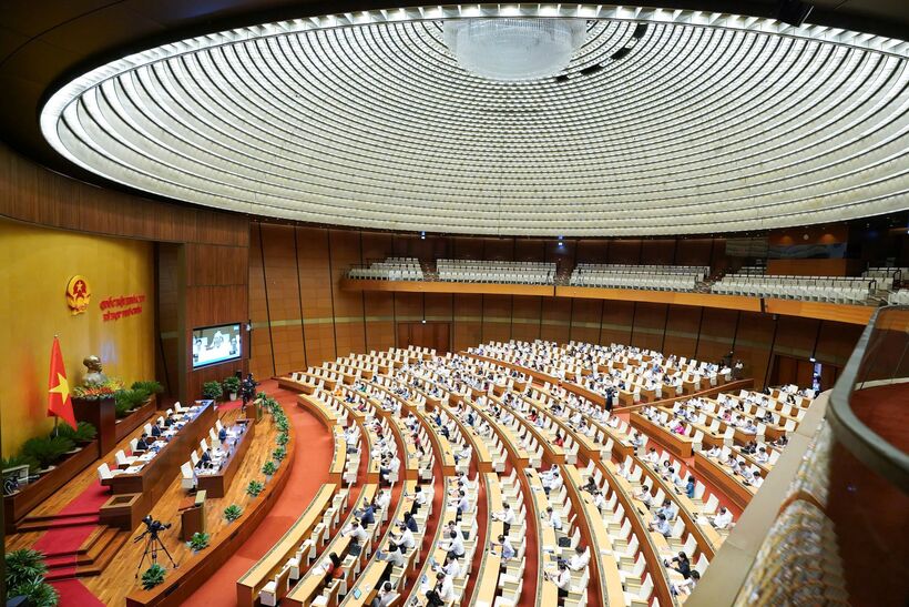 Luật Cán bộ, công chức sửa đổi theo hướng thu hút người tài vào khu vực công. Ảnh: QH