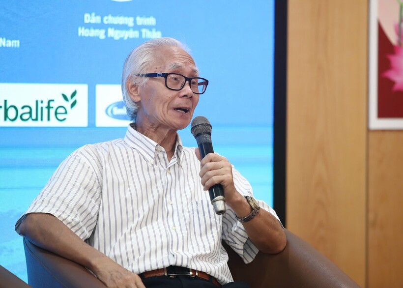 Ông Vũ Văn Trung - Phó Chủ tịch Hội Bảo vệ người tiêu dùng Việt Nam trao đổi tại phiên thảo luận.