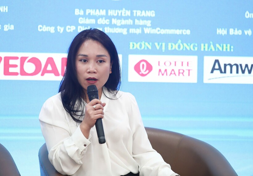 Bà Phạm Huyền Trang - Giám đốc Ngành hàng, Công ty CP Dịch vụ Thương mại WinCommerce trao đổi tại phiên thảo luận.