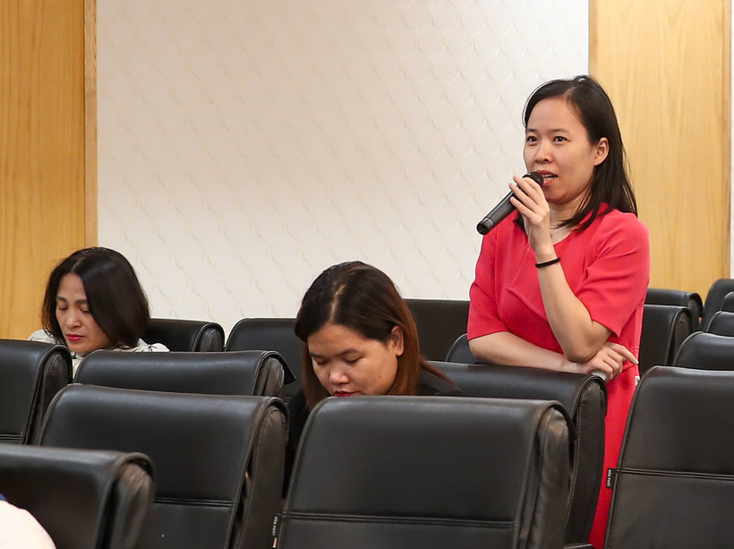 Đại biểu trao đổi tại phiên thảo luận hội thảo.