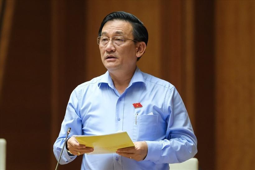 Ngoài chuyên môn ngành công thương, ông Trần Quốc Tuấn cũng từng đảm nhiệm vai trò Đại biểu Quốc hội, Phó trưởng Đoàn Đại biểu Quốc hội khóa XIII và hiện là Đại biểu Quốc hội khóa XV tỉnh Trà Vinh.