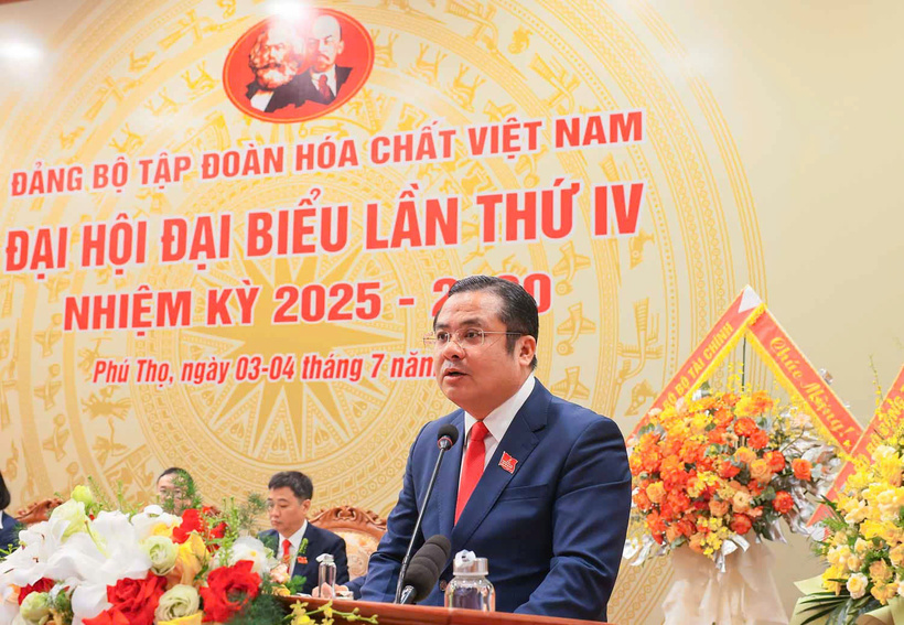 Ông Phùng Quang Hiệp, Ủy viên Ban Chấp hành Đảng bộ Chính phủ, Bí thư Đảng ủy, Chủ tịch Hội đồng thành viên Vinachem phát biểu tại Đại hội. Ảnh:TTXVN
