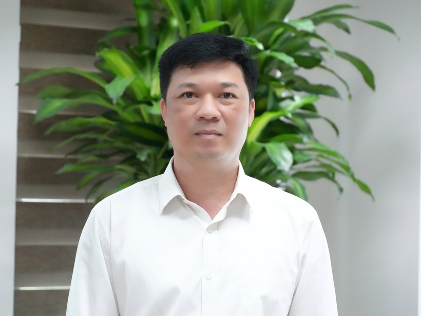 Ông Hoàng Đức Hậu, Phó Giám đốc PC Thanh Hóa lý giải nguyên nhân tiền điện tăng cao bất thường. Ảnh: Hùng Mạnh
