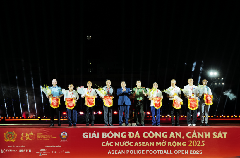 Thể thao gắn kết - Văn hóa tỏa sáng: Ấn tượng Lễ khai mạc Giải bóng đá Công an, Cảnh sát các nước ASEAN mở rộng 2025 - 3