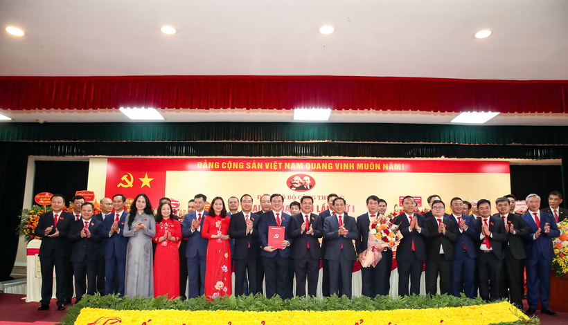 Đại hội công bố các quyết định của Đảng ủy cấp trên chỉ định Ban Chấp hành, Ban Thường vụ, Bí thư, Phó Bí thư Đảng ủy, Ủy ban Kiểm tra Đảng bộ Bộ Công Thương nhiệm kỳ 2025 - 2030 và đại biểu tham dự Đại hội Đảng bộ Chính phủ lần thứ I, nhiệm kỳ 2025- 2030.
