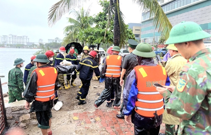 Trưa 22/7, lực lượng tìm kiếm cứu nạn tỉnh Quảng Ninh phát hiện một thi thể nam giới ở gần khu vực tàu Vịnh Xanh 58 gặp nạn, hiện đang được xác minh danh tính