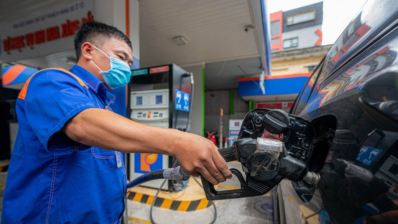 Giá xăng trong nước kỳ điều hành ngày mai (31/7) dự báo sẽ bật tăng trở lại sau hai lần giảm liên tiếp theo giá thế giới.  Ảnh: TT