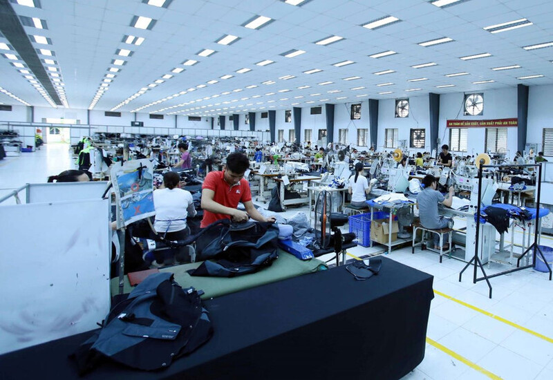 Sản xuất các mặt hàng may mặc xuất khẩu tại Công ty TNHH Kydo Việt Nam có vốn đầu tư Hàn Quốc (Khu công nghiệp Phố nối A, Hưng Yên). Ảnh: Phạm Kiên
