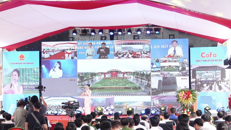 Đại biểu điểm cầu Thanh Hóa theo dõi chương trình từ các điểm cầu chính