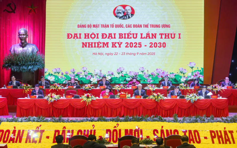 Đoàn Chủ tịch điều hành Đại hội. Ảnh: Quang Vinh