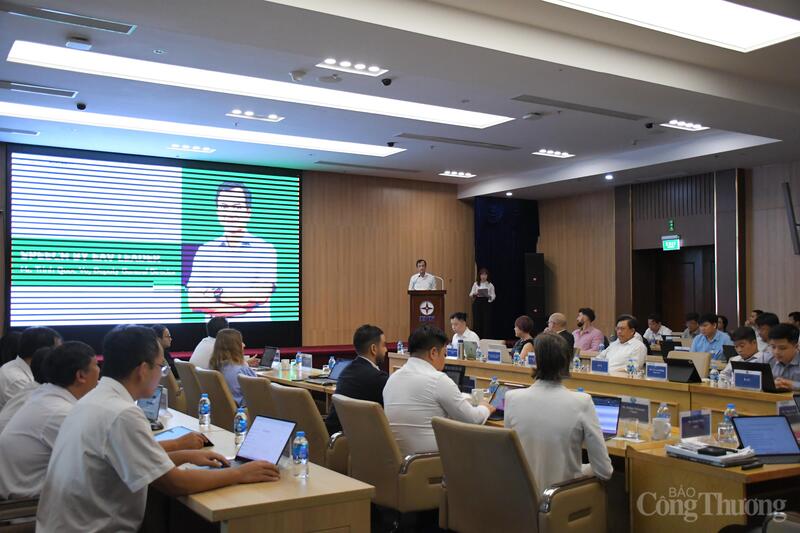 Ông Trịnh Quốc Vũ - Phó Cục trưởng Cục Điện lực phát biểu khai mạc hội thảo