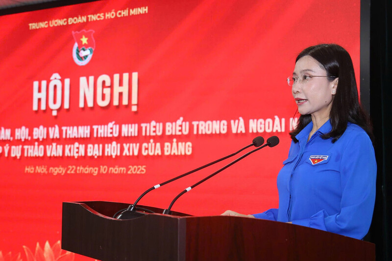 Chị Nguyễn Phạm Duy Trang, Bí thư Trung ương Đoàn, Chủ tịch Hội đồng Đội Trung ương phát biểu khai mạc hội nghị