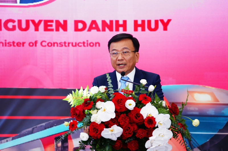Thứ trưởng Bộ Xây dựng Nguyễn Danh Huy phát biểu khai mạc. Ảnh: Thái Mạnh
