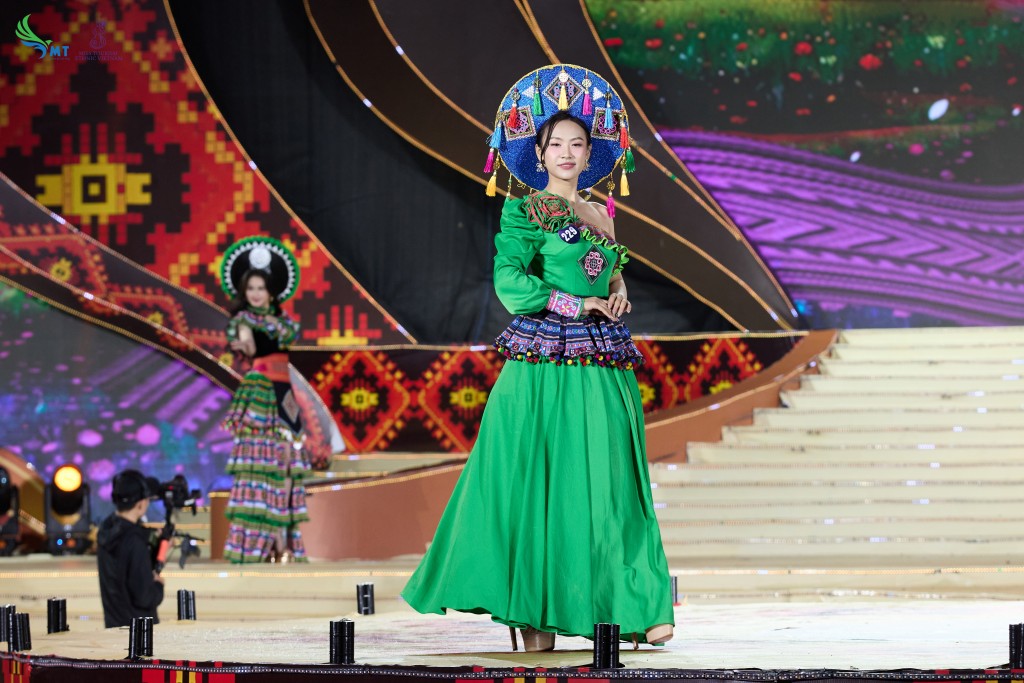 Hoa hậu, Á hậu Du lịch Dân tộc Việt Nam tôn vinh bản sắc văn hóa Hoa hậu, Á hậu Du lịch Dân tộc Việt Nam tôn vinh bản sắc văn hóa