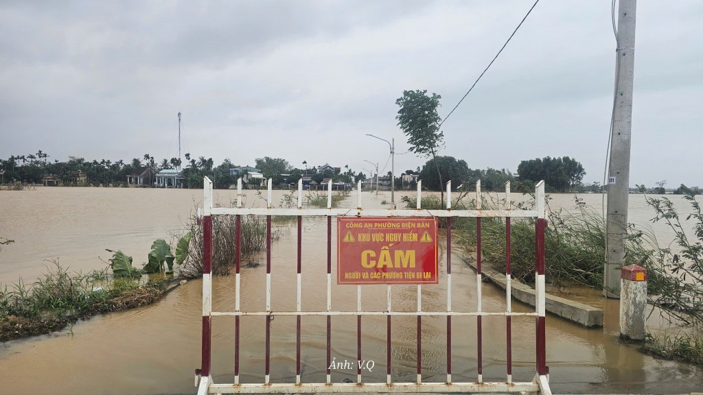 Lũ trên sông Vu Gia - Thu Bồn đang xuống, mưa vẫn tiếp diễn Lũ trên sông Vu Gia - Thu Bồn đang xuống, mưa vẫn tiếp diễn