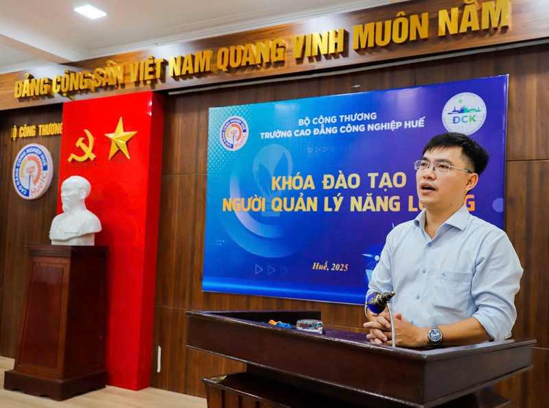 ThS. Hoàng Minh Tuấn, Phó Hiệu trưởng HueIC. Ảnh: NT