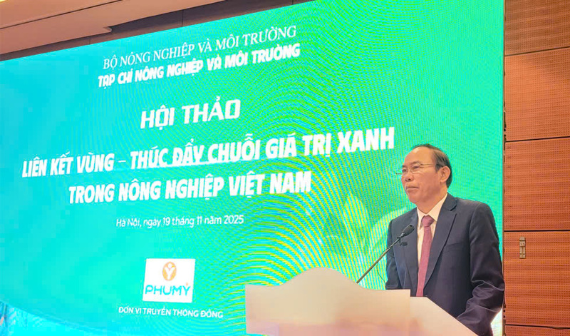 Thứ trưởng Bộ Nông nghiệp và Môi trường Phùng Đức Tiến phát biểu khai mạc Hội thảo. Ảnh: N.H.
