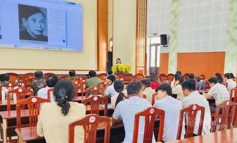 Lớp tập huấn phát triển nguồn nhân lực thương mại vùng đồng bào dân tộc thiểu số và miền núi tại xã Phú Túc.