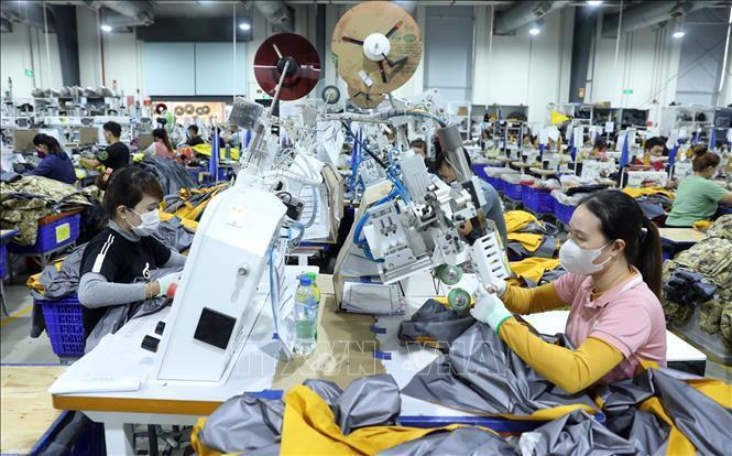 Ngành may mặc đang gặp nhiều khó khăn khi bị áp mức thuế mới khiến giá bị đội lên rất nhiều. Ảnh: Tuệ Lâm