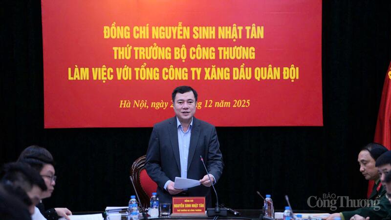 Đoàn công tác của Bộ Công Thương do Thứ trưởng Nguyễn Sinh Nhật Tân dẫn đầu có buổi làm việc với Tổng Công ty Xăng dầu Quân đội (Ảnh: Thái Mạnh)