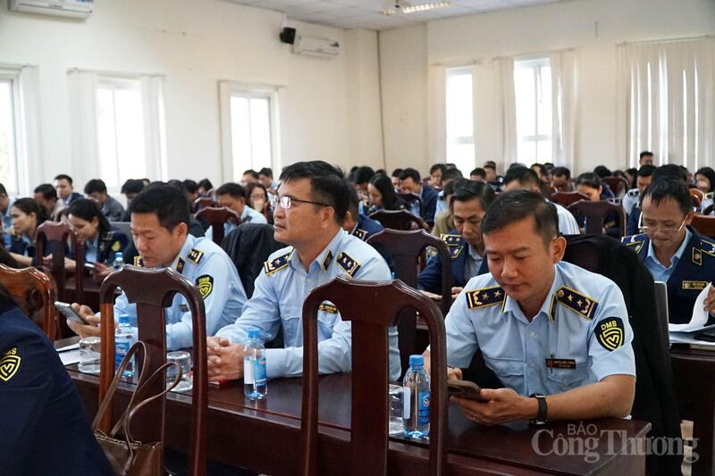 Hội nghị tổng kết quản lý thị trường năm 2025, triển khai phương hướng nhiệm vụ năm 2026 có sự tham gia đông đủ của lực lượng quản lý thị trường.