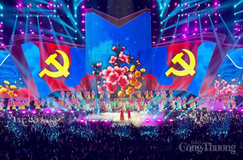 Sự kiện thu hút nhiều nghệ sĩ nổi tiếng mang đến các tiết mục nghệ thuật ca ngợi Đảng, Bác Hồ và tình yêu quê hương đất nước.