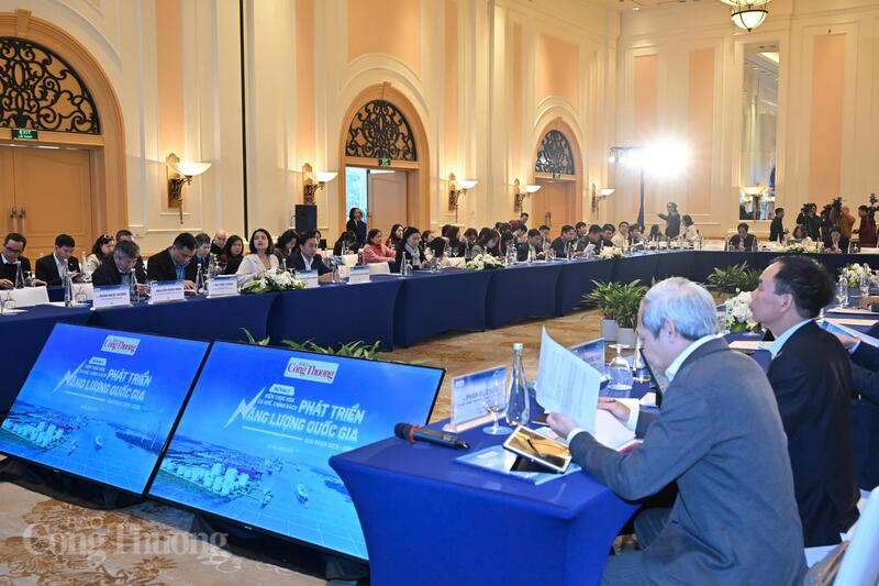 Các đại biểu tham dự diễn đàn