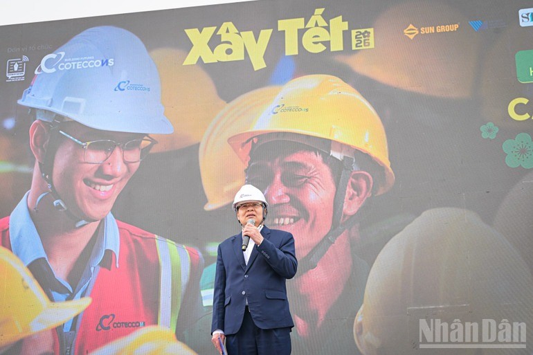 Đồng chí Phan Văn Anh, Phó Chủ tịch Tổng Liên đoàn Lao động Việt Nam đánh giá cao sáng kiến “Xây Tết” do Báo Nhân Dân phối hợp Công ty cổ phần Xây dựng Coteccons tổ chức
