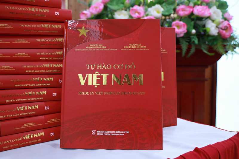 Cuốn sách “Tự hào cơ đồ Việt Nam”. Ảnh: Nhà xuất bản Chính trị quốc gia Sự thật