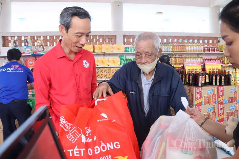 Chương trình Tết nhân ái - Chợ Tết 0 đồng tiếp thêm niềm tin và nghị lực để mọi người, mọi nhà đều được đón Tết trong yêu thương, trong sẻ chia, trong hơi ấm của mùa xuân và hy vọng.